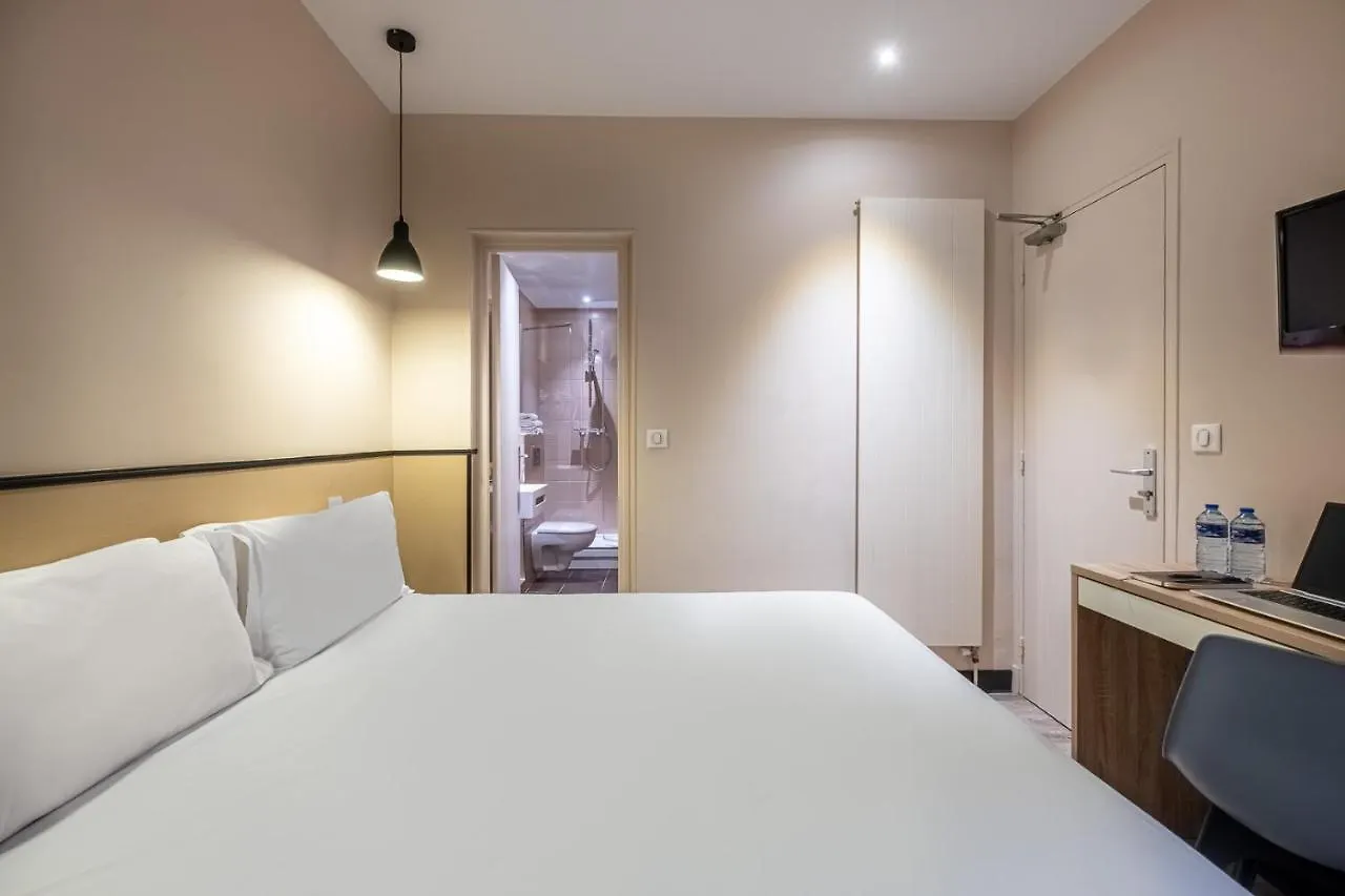 Hotel Lilas Blanc Paris France