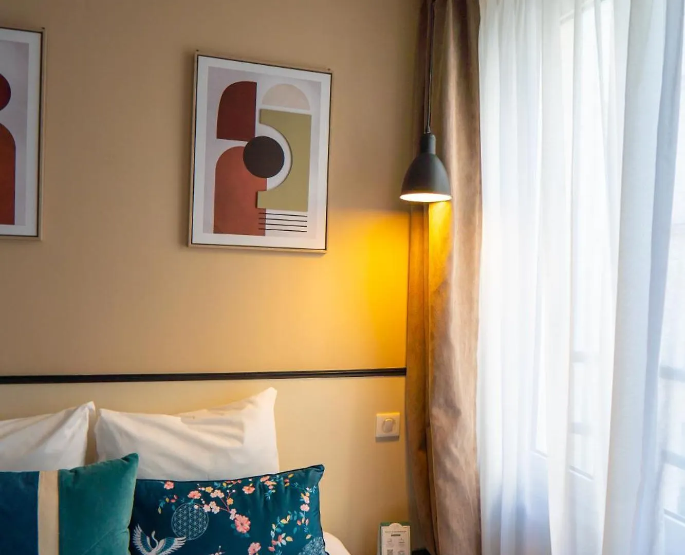 Hotel Lilas Blanc Paris 3*,