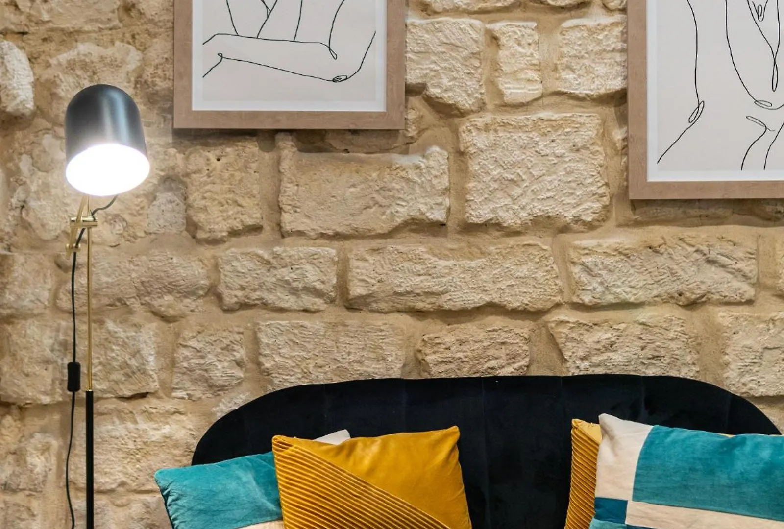 ***  Hotel Lilas Blanc Paris France