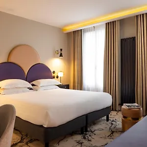 Hotel Mondial, Paris