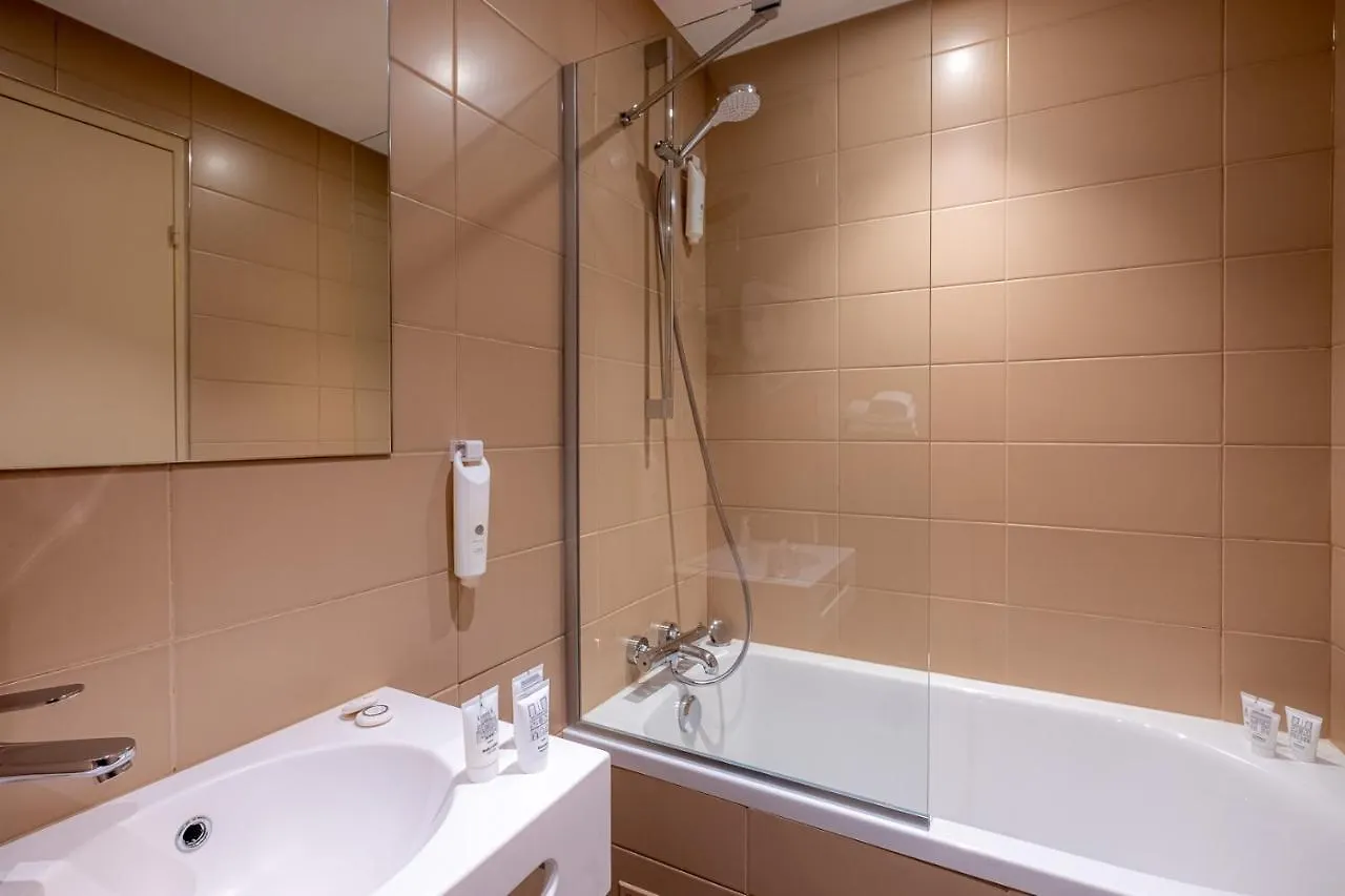 Hotel Lilas Blanc Parigi Francia