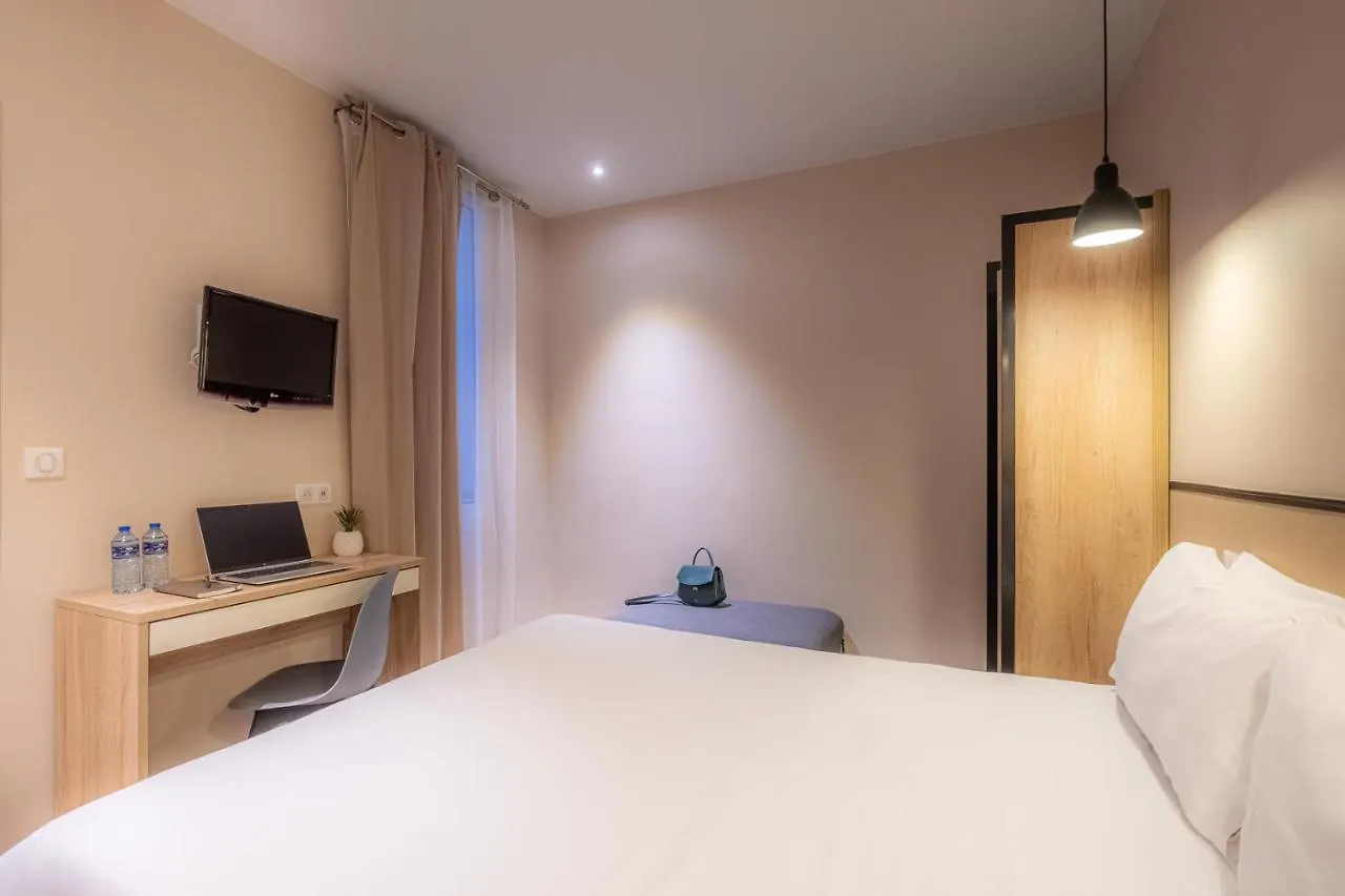 Hotel Lilas Blanc Parigi
