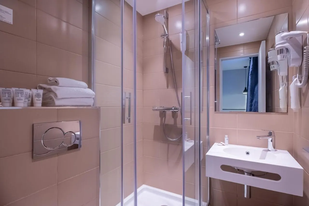 Hotel Lilas Blanc Parigi