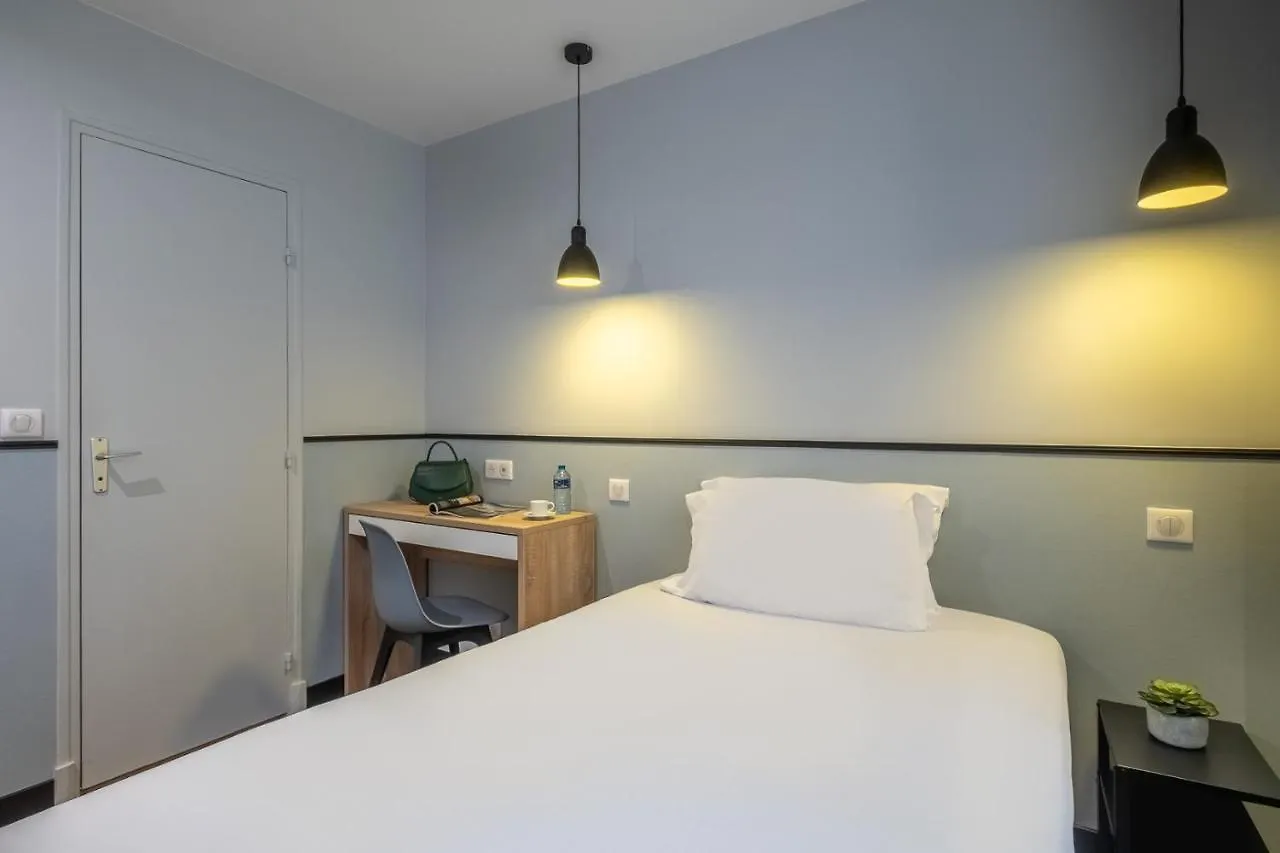 Hotel Lilas Blanc Parigi
