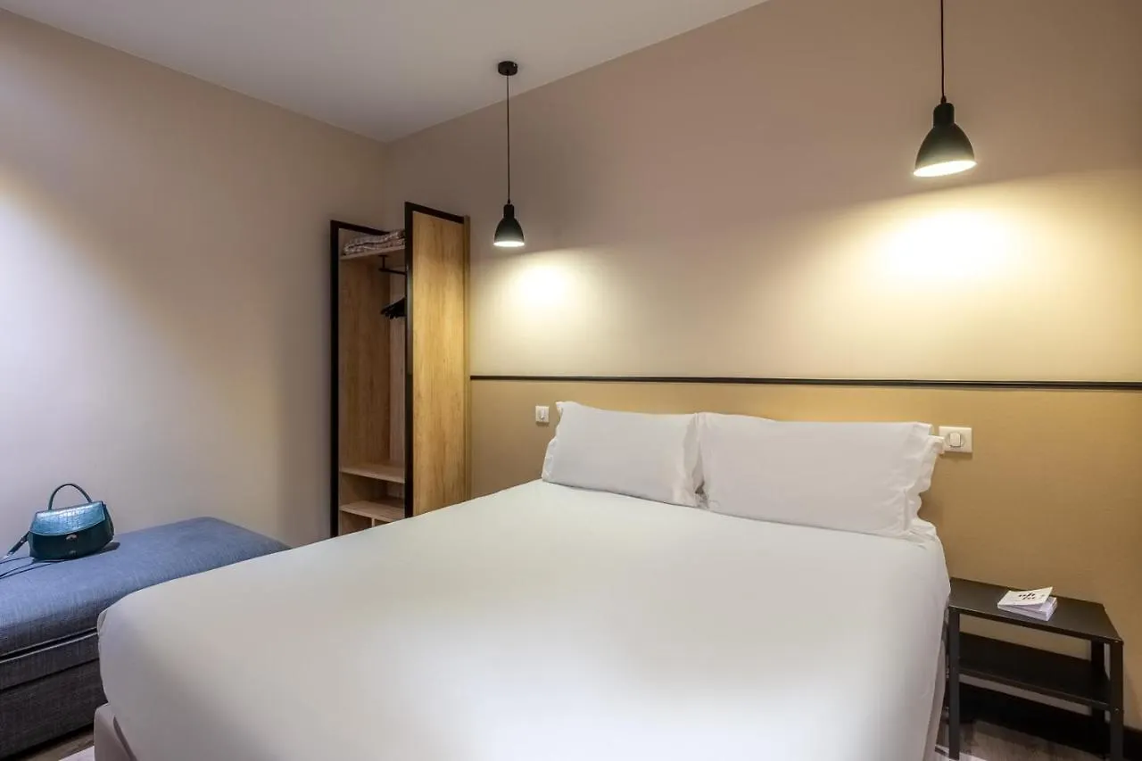 Hotel Lilas Blanc Parigi Francia