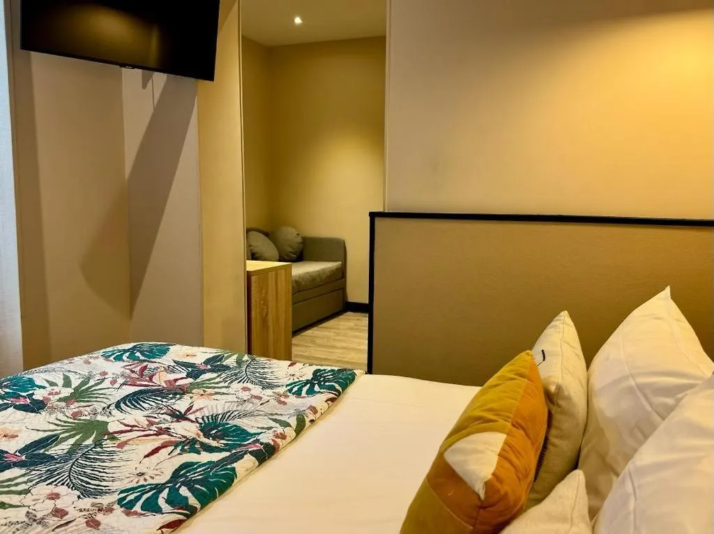 Hotel Lilas Blanc Paris