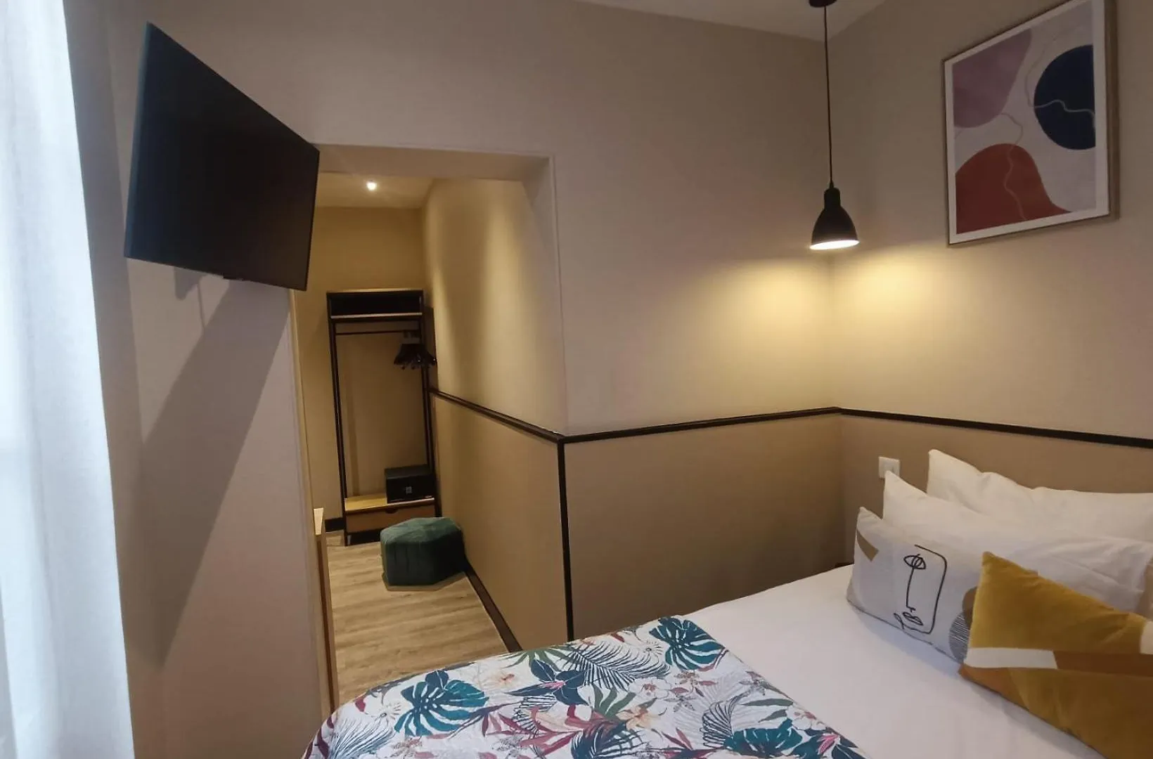 Hotel Lilas Blanc Paris 3*,