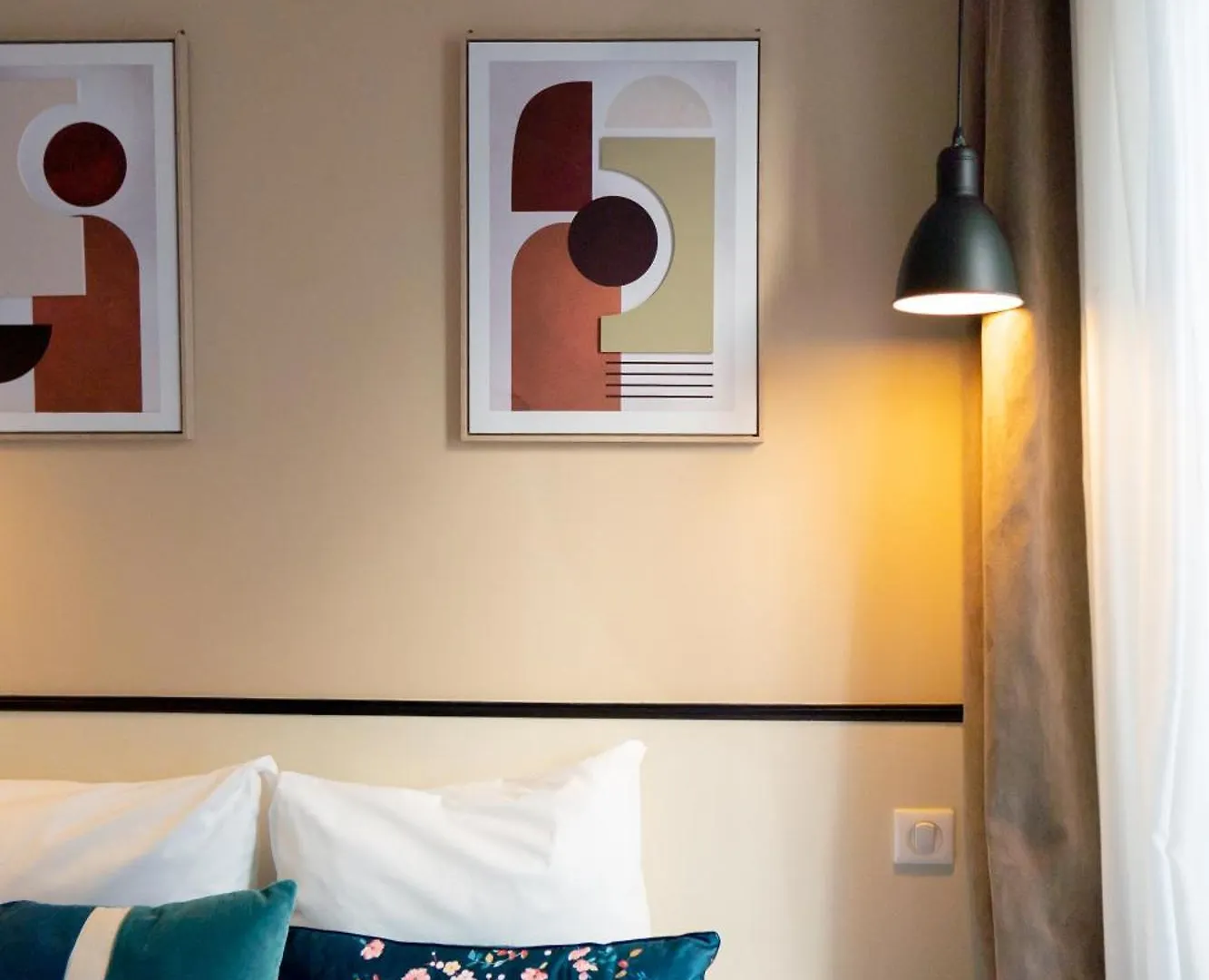 Hotel Lilas Blanc Parigi