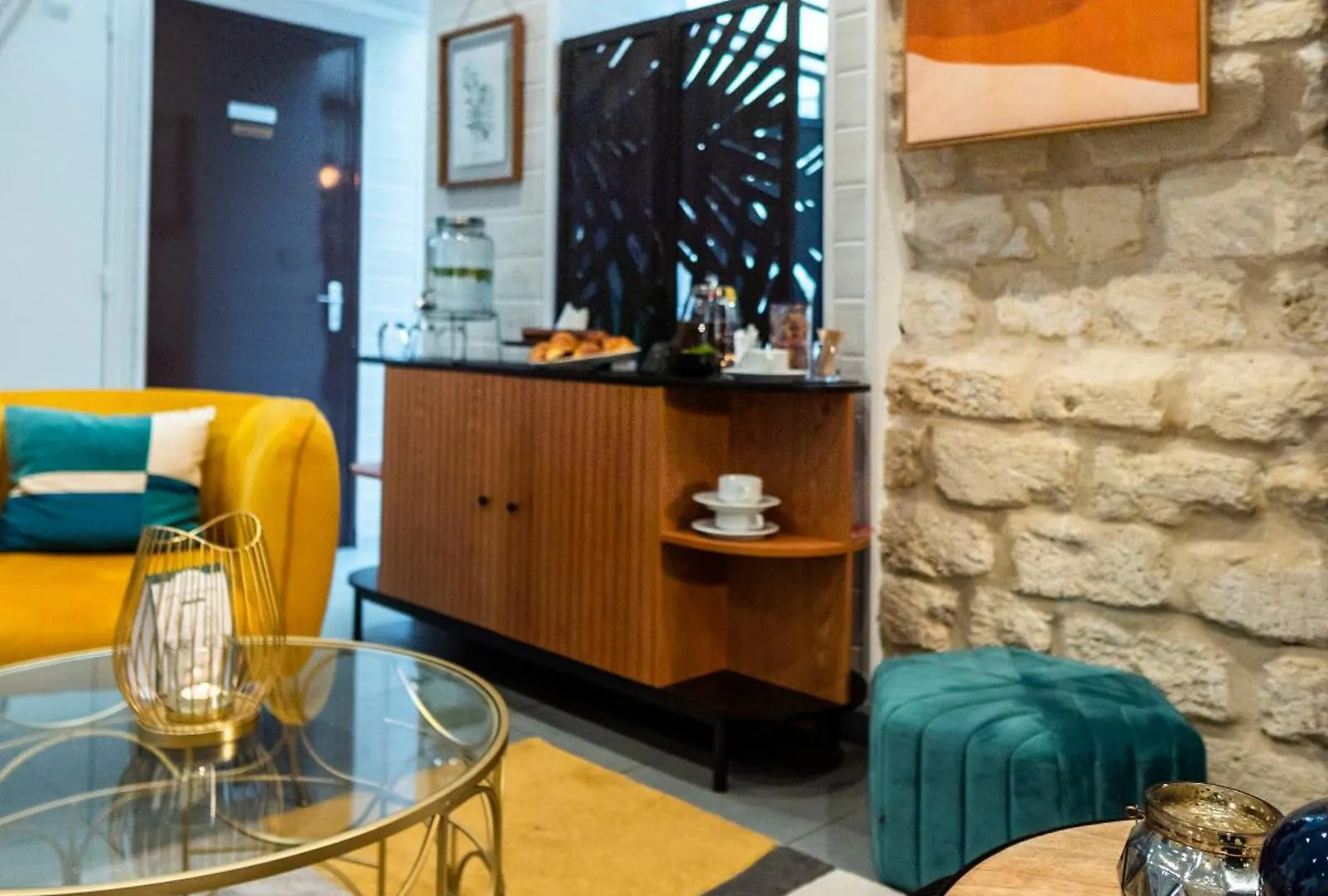 Hotel Lilas Blanc Paris France