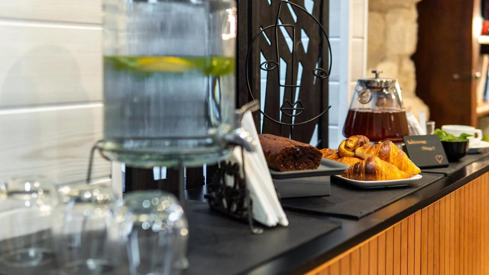 Hotel Lilas Blanc Parigi